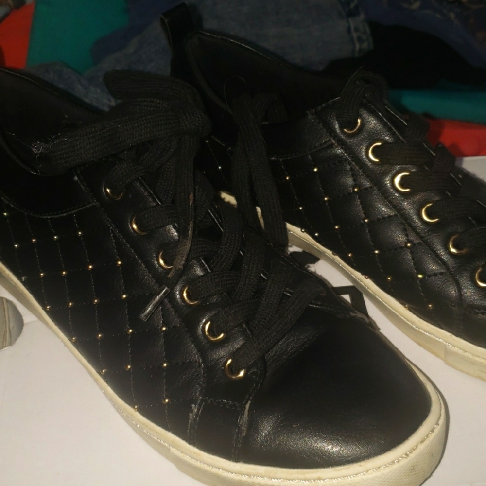 Black studded tennis